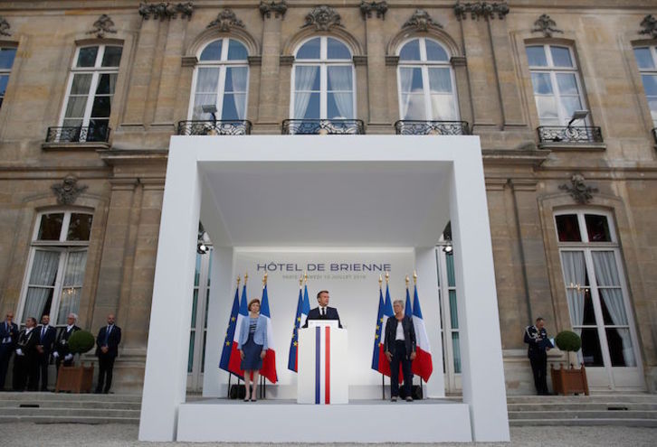 El presidente francés, Emmanuel Macron, en su discurso a los militares. (Kamil ZIHNIOGLU /AFP)