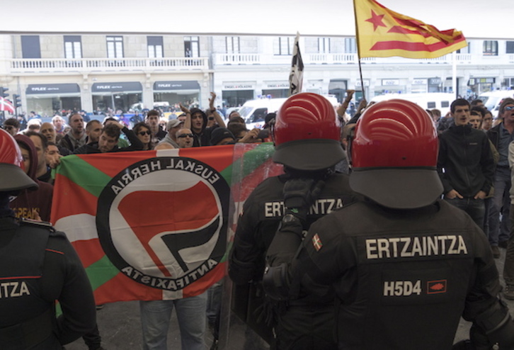 Protestas contra el acto de Vox en Donostia. (Andoni CANELLADA/FOKU)