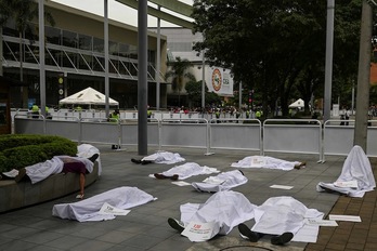 Una protesta para denunciar la ejecución de exguerrilleros de las FARC-EP. (Joaquín SARMIENTO / AFP)