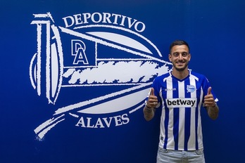 Joselu ha sido presentado en Mendizorrotza (Jaizki FONTANEDA / FOKU)