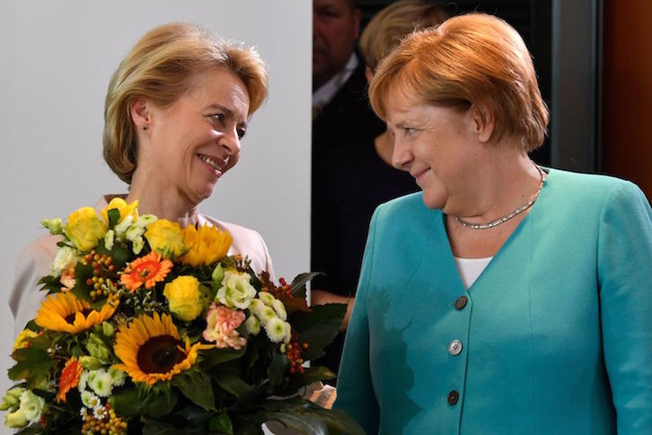Ursula von der Leyen y Angela Merkel. (John MACDOUGALL/AFP)