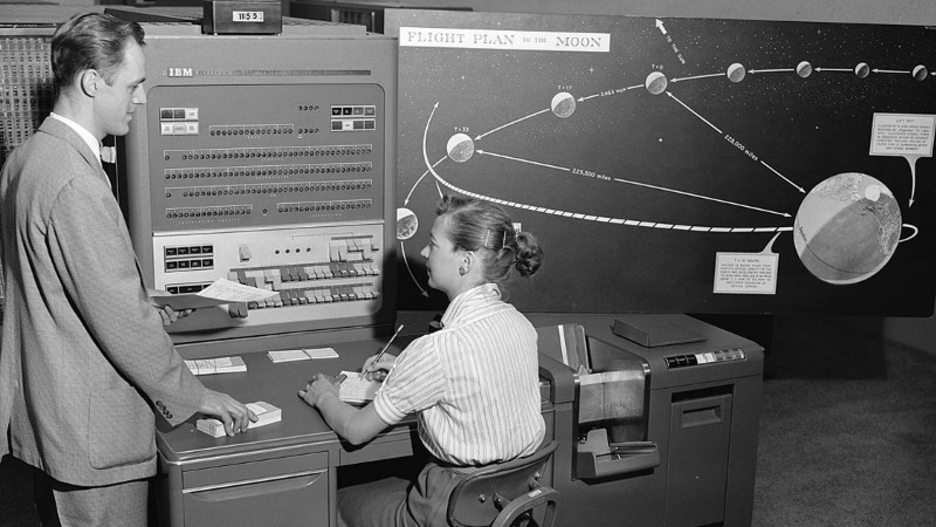 Una mujer trabaja en el programa espacial en 1959. (AFP)