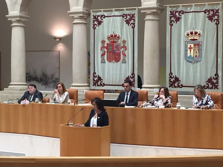 Intervención de Concha Andreu en la sesión de investidura de ayer. (@ParlamentoLR)