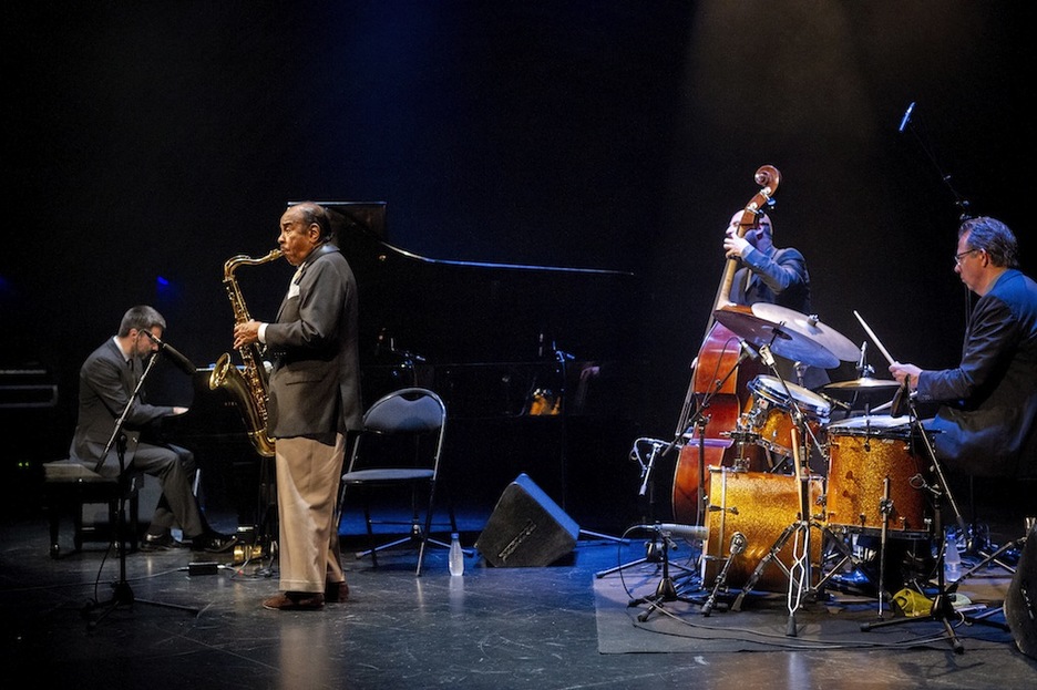 Benny Golson abrió la serie de veladas del festival el pasado lunes. (Jaizki FONTANEDA / FOKU)