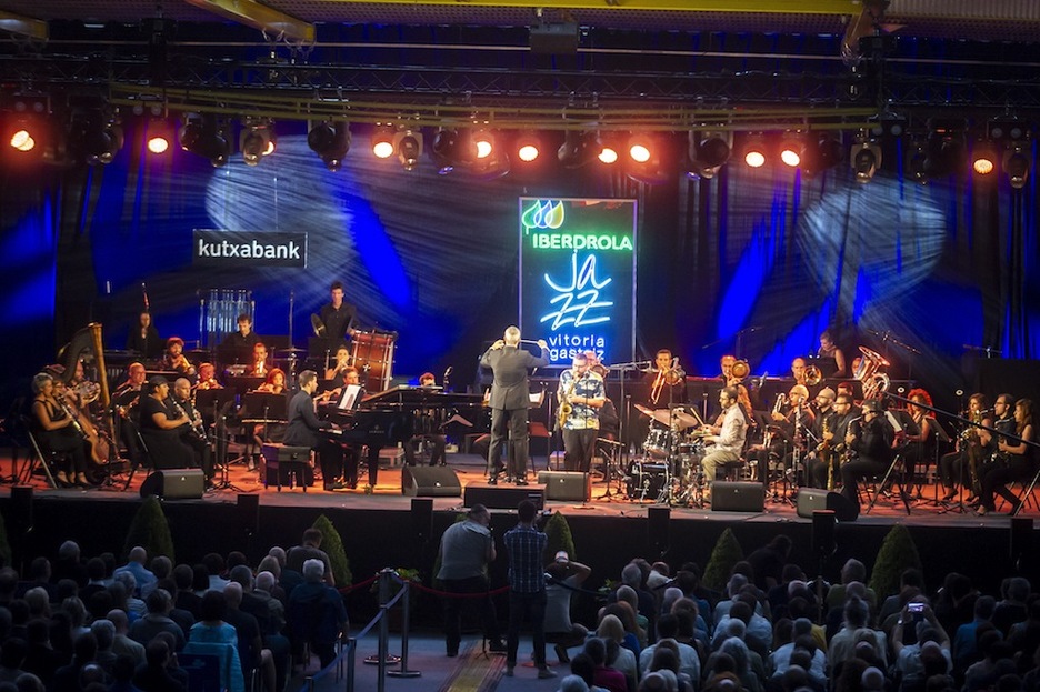 El miércoles, el pianista panameño Danilo Pérez, el trompetista israelí Avishai Cohen y el saxofonista Chris Potter actuaron con la Banda Municipal de Gasteiz. (Jaizki FONTANEDA/FOKU) El miércoles, el pianista panameño Danilo Pérez, el trompetista israelí Avishai Cohen y el saxofonista Chris Potter actuaron con la Banda Municipal de Gasteiz. (Jaizki FONTANEDA/FOKU)