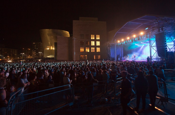 Aste Nagusiko kontzertua Abandoibarran.