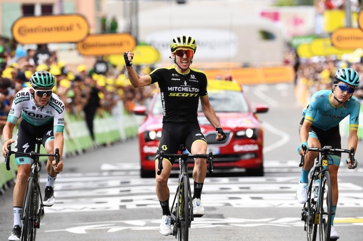 Simon Yates, garaipena ospatzen (Anne-Christine POUJOULAT / AFP)