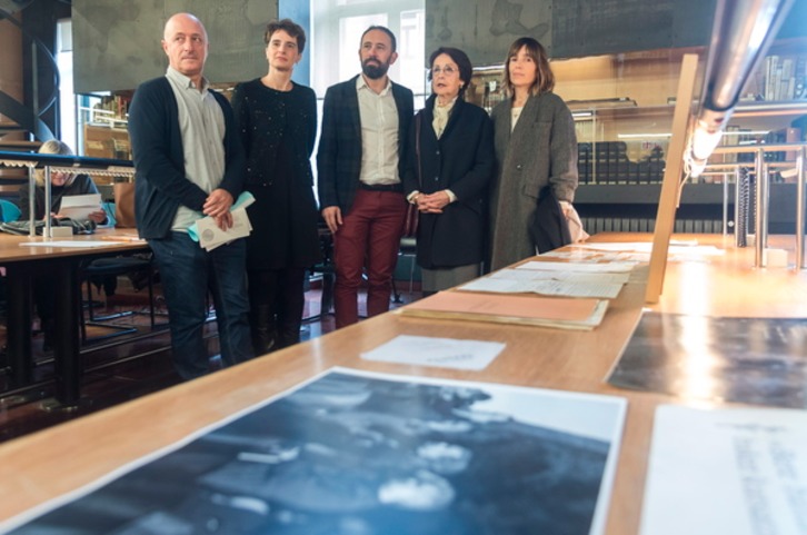 Artzeren funtsarekin erakusketa osatu zutenean iragarri zuten beka bat martxan jarriko zutela. (Andoni CANELLADA / FOKU)