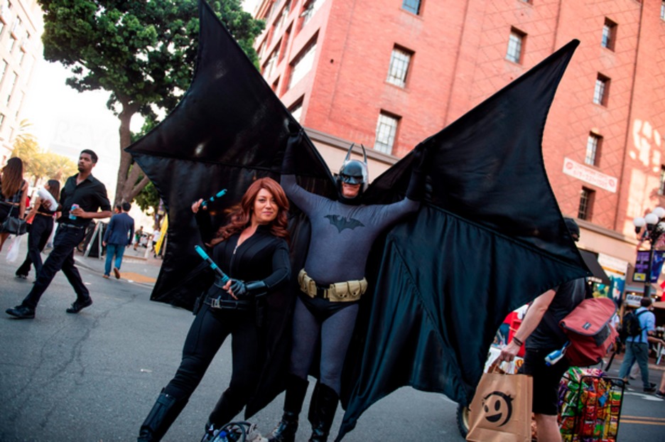 Black Widow y Batman. (Robyn BECK / AFP)