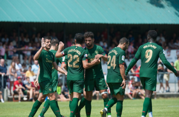 Raúl García celebrando con el equipo el segundo gol del partido. (@AthleticClub)