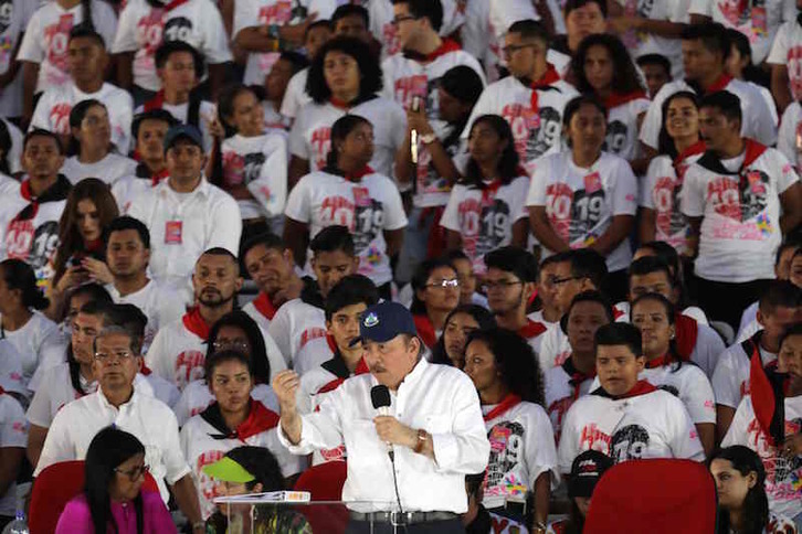 El presidente nicaragüense, Daniel Ortega, se dirige a los asistentes al acto de conmemoración del 40 aniversario de la Revolución Sandinista (Inti OCON/AFP)