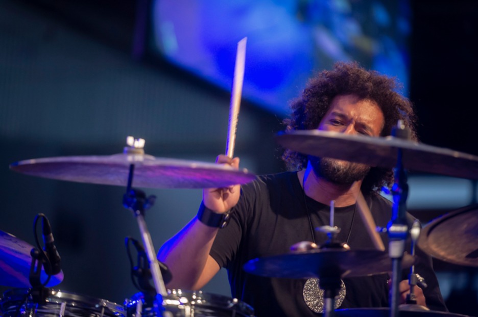 El mezclador y baterista Makaya McCraven. (Jaizki FONTANEDA / FOKU) El mezclador y baterista Makaya McCraven. (Jaizki FONTANEDA / FOKU)