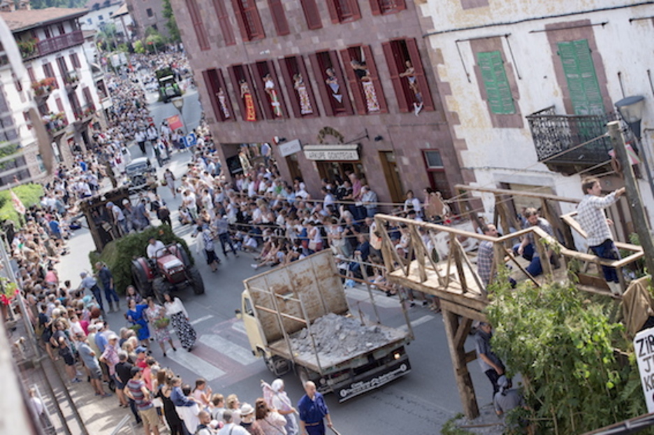 Milaka lagun bildu dira Elizondon. (Iñigo URIZ/FOKU)