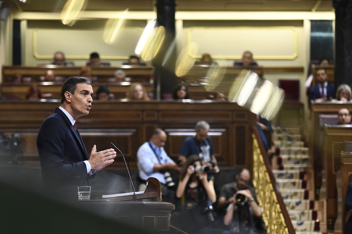 Pedro Sánchez, durante su discurso de investidura. (Óscar DEL POZO/AFP)