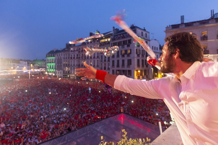 El club de rugby Aviron Bayonnais ha sido el encargado de lanzar las llaves. (Guillaume FAVEAU)