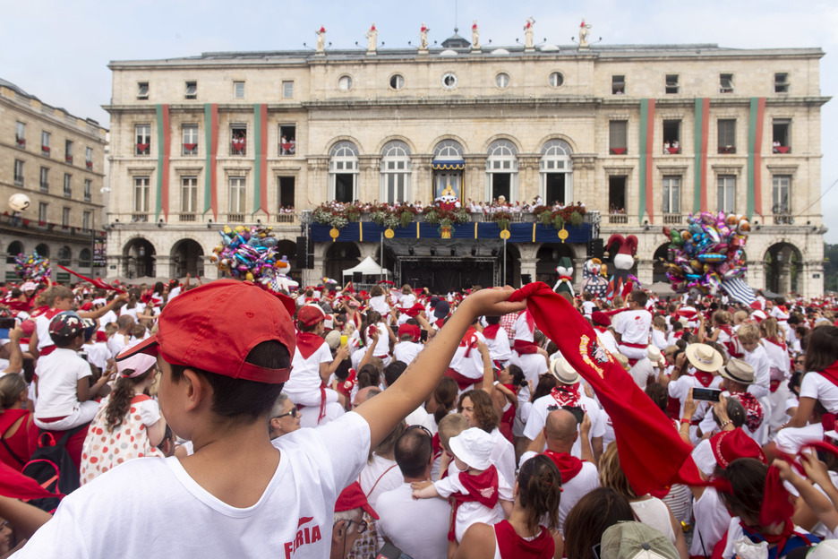 Des milliers d'enfants ont attendu le réveil du roi Léon ce 25 juillet. © Guillaume Fauveau