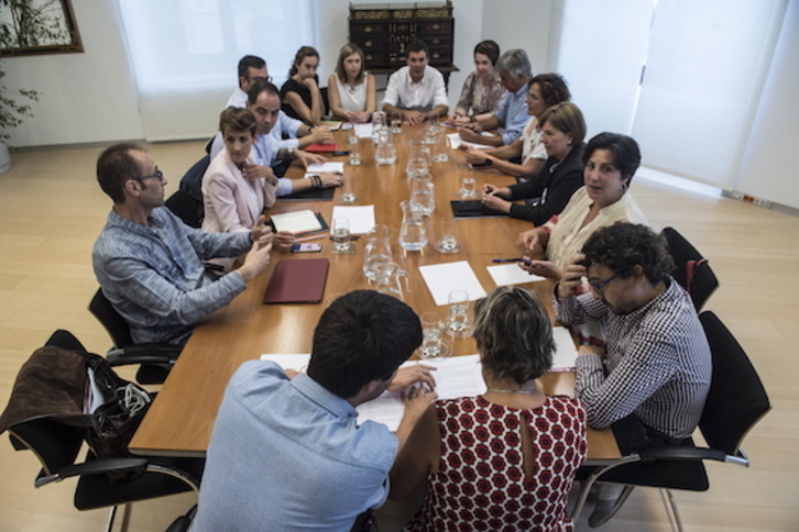  Reunión de PSN, Geroa Bai, Podemos e I-E, este mediodía. (Jagoba MANTEROLA/FOKU)