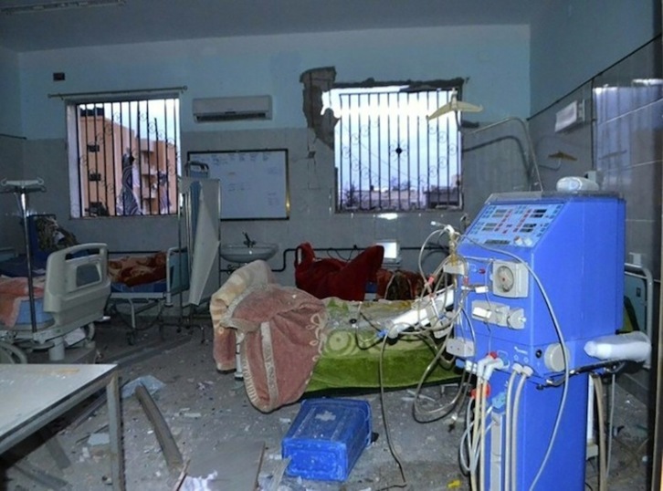 En la imagen, un hospital en Derna, a unos 100 kilómetros al este de Trípoli, bombardeado el 7 de febrero de 2016. (AFP)