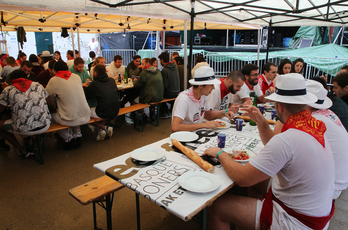 L'assemblée des jeunes du gaztetxe de Bayonne a organisé plusieurs évènements ce week-end des fêtes Place Patxa. © Bob Edme