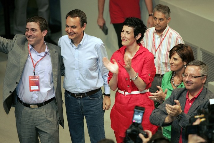 Elma Saiz, junto a José Luis Rodríguez Zapatero, de quien fue delegada en Nafarroa, en 2011. (Iñigo URIZ | FOKU)