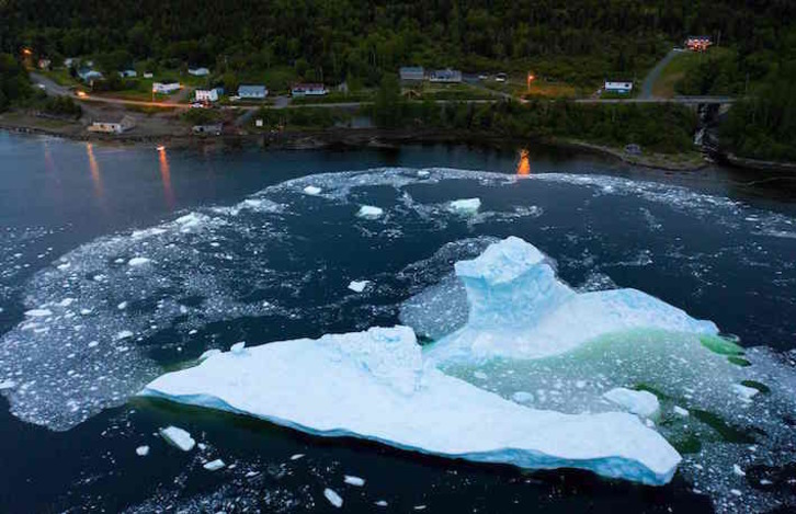 Un iceberg en las costas de Newfoundland, en Canadá. (Johannes EISELE/AFP)