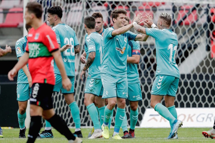 Marc Cardona y Brandon celebran el único gol del partido. (CA OSASUNA)
