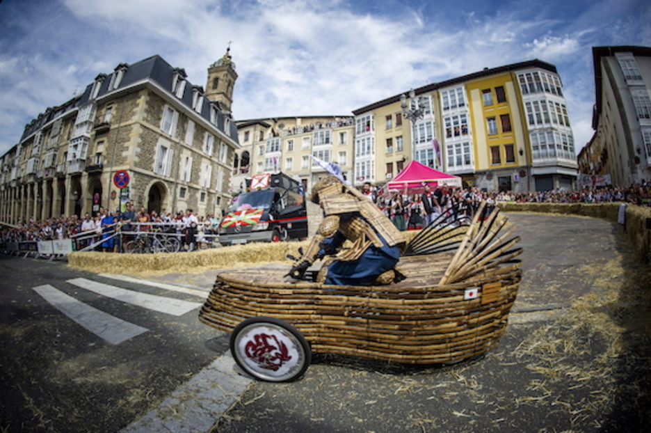 El japonés Yoshihiro Yamagishi con su goitibera de bambú. (Jaizki FONTANEDA/FOKU) El japonés Yoshihiro Yamagishi con su goitibera de bambú. (Jaizki FONTANEDA/FOKU)