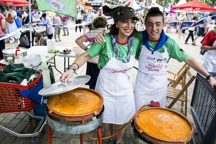 Las cazuelas volverán a echar humo en el Arenal, pero ahora puntuarán los siete días. (June PRIETO | FOKU)