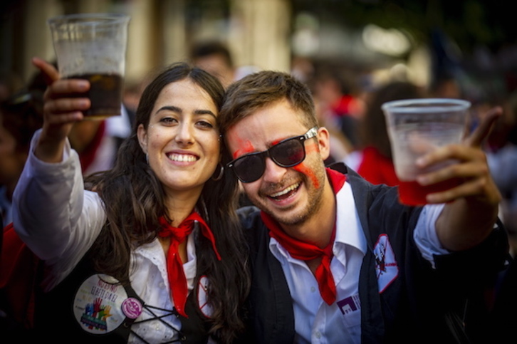 Una neska y un blusa en de Los Alegríos. (Jaizki FONTANEDA/FOKU)
