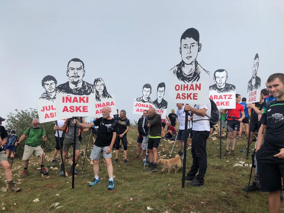 Atsedena ere hartu dute azken igoerari aurre egin baino lehen. (NAIZ)