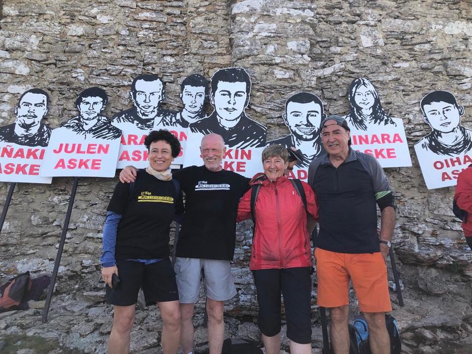 Gurasoetako batzuk, gailurrean. (NAIZ)