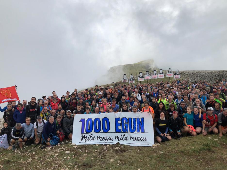 Familia argazki ederra atera dute Beriain gailurrean. (NAIZ)