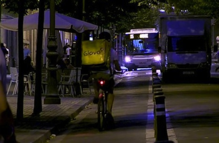 Imagen de un ‘rider’ de Glovo. (LAB)