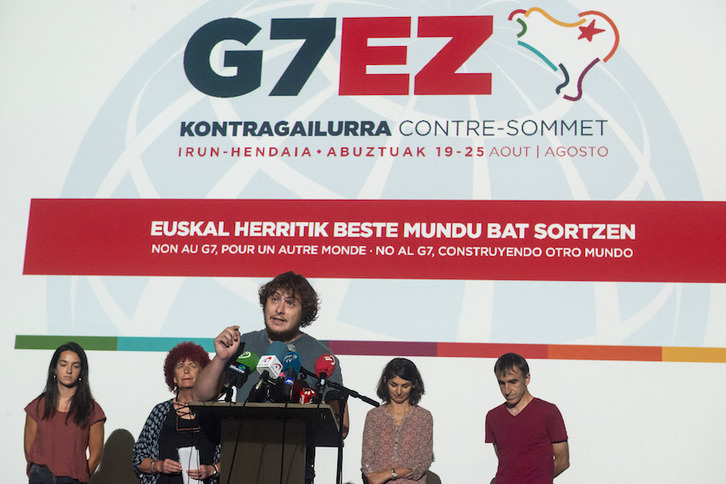 G7-EZ! palataformako kideen agerraldia Hendaiako zineman. Guillaume FAUVEAU