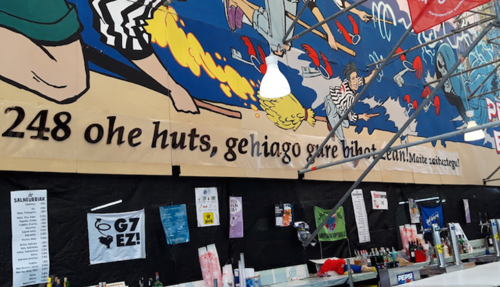 Una frase recuerda a los presos tras la retirada de fotos. (@goikodeustu)