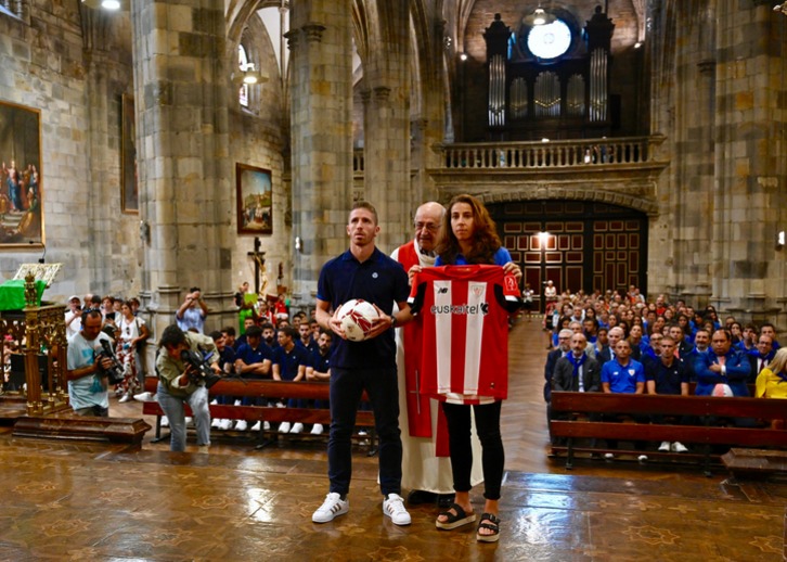 Muniain y Tirapu, capitanes de los primeros equipos masculino y femenino del Athletic. (@AthleticClub)