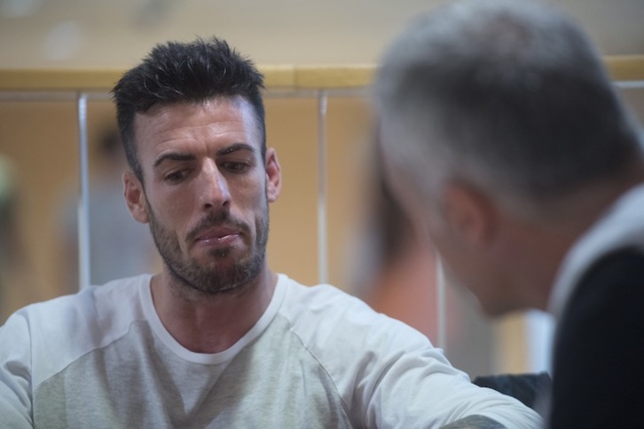 El bombero sevillano Miguel Roldán. (Jagoba MANTEROLA / FOKU)