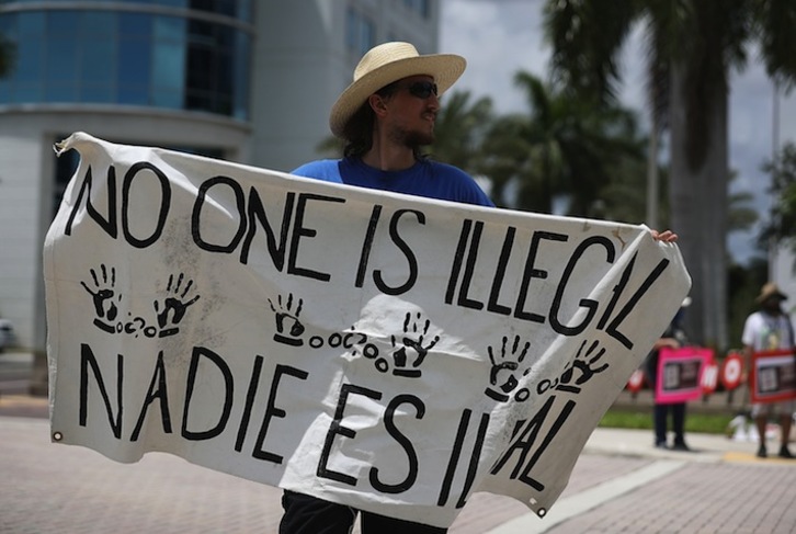 Una protesta contra la política migratoria de Trump en Boca Ratón, Florida. (Joe RAEDLE / AFP)