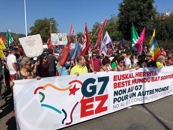 G7 Ez! plataformak Hendaian antolatutako manifestazioa iruditan. © Jagoba Manterola/Foku