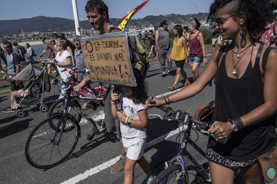 «Ez zikindu nire mundua», G7koentzako mezua. (Jagoba MANTEROLA/FOKU)