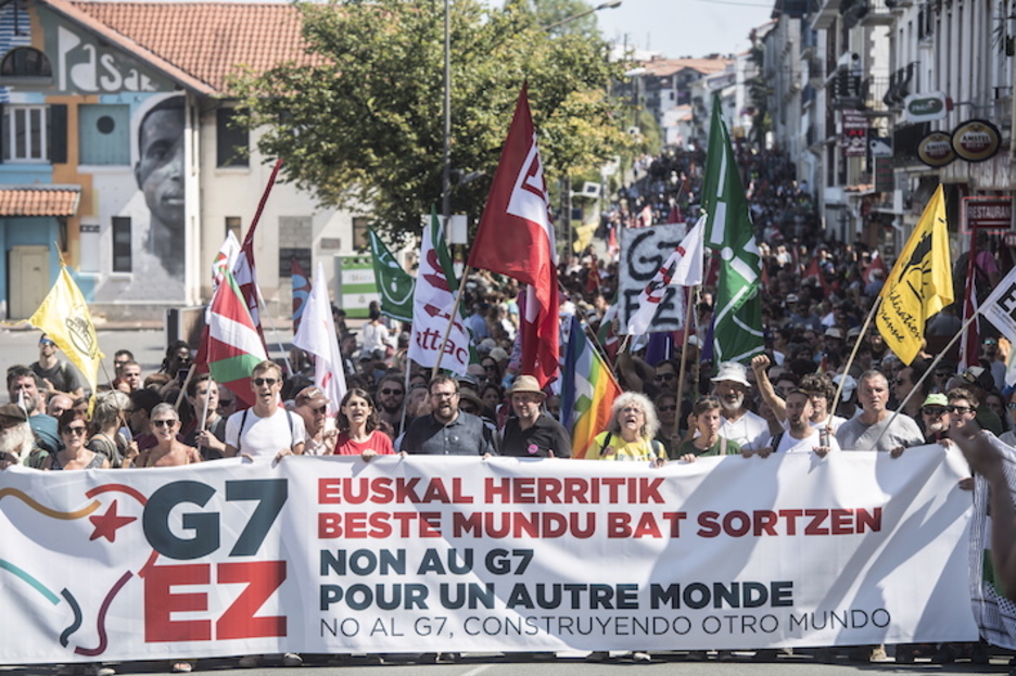 Bestelako mundu bat aldarrikatu dute manifestazioan parte hartu dutenek. (Jagoba MANTEROLA/FOKU)