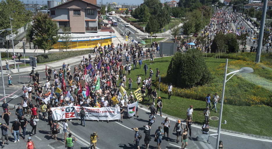 15.000 lagun inguru bildu ditu manifestazioak, antolatzaileen arabera. (Jon URBE/FOKU)