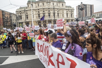 La concentración se ha celebrado en el Arenal. (Marisol RAMÍREZ/FOKU) 