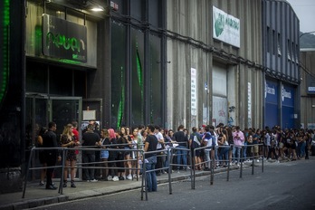 Batez ere jende gaztea bildu zuen madrildarraren kontzertuak. (Jaizki FONTANEDA | FOKU)