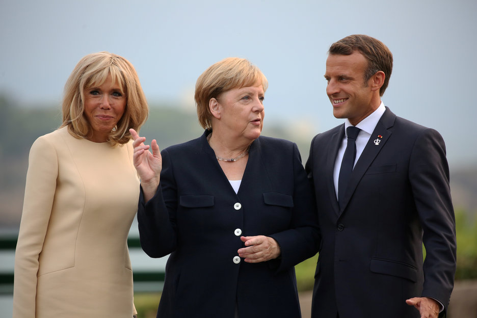 La chancelière allemande Angela Merkel avec le chef de l'Etat français et son épouse. © Jean-Daniel CHOPIN/MEDIABASK