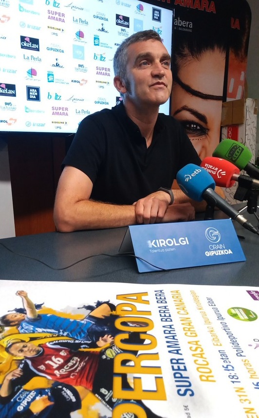 Imanol Alvarez, Bera Berako entrenatzailea, ostegun goizeko prentsaurrekoan.