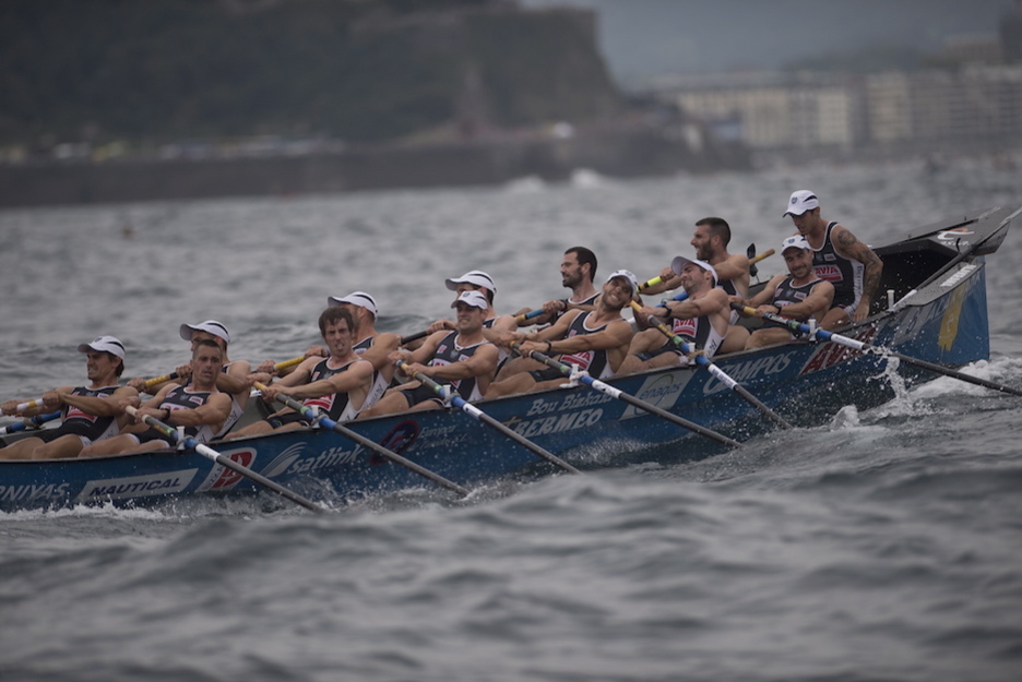 La Bou Bizkaia, en pleno esfuerzo. (Juan Carlos RUIZ / FOKU)