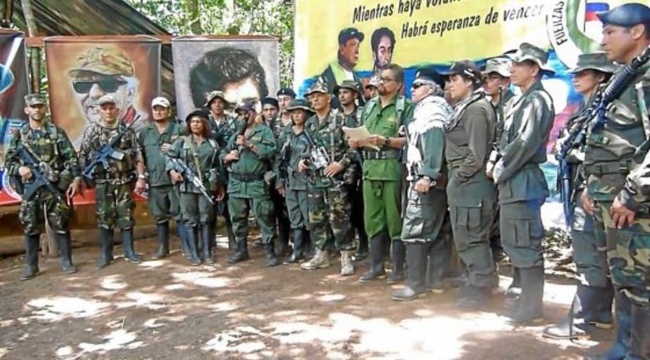 FARCeko hainbat gerrilari ohi borroka armtuaren itzulera iragarriz