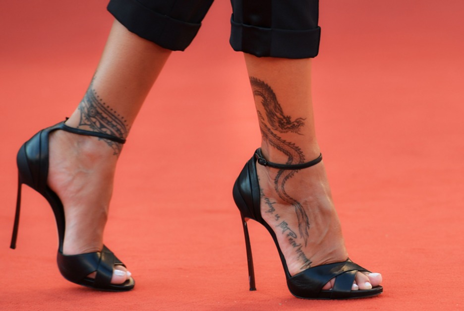 Tatuajes de la presentadora italiana Melissa Satta (Vincenzo PINTO / AFP)