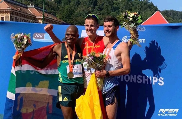 Iraitz Arrospide, secundado en el podio por Gonpa y Nash. (RFEA)